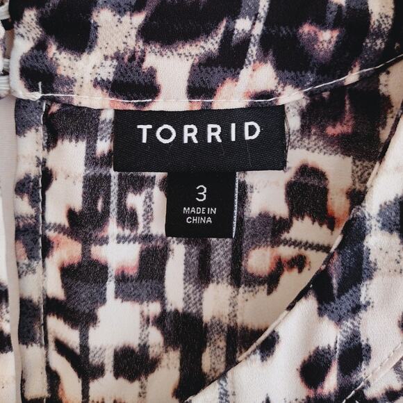 Torrid | Abstract Leopard-Print Keyhole-Neck Flutter-Sleeve Georgette Blouse Top - Picture 9 of 12